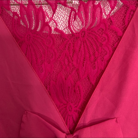 💖Really Pretty Sleeveless Pink Blouse W/ Lace and Bow Embellishments In Back💖 - Picture 7 of 8